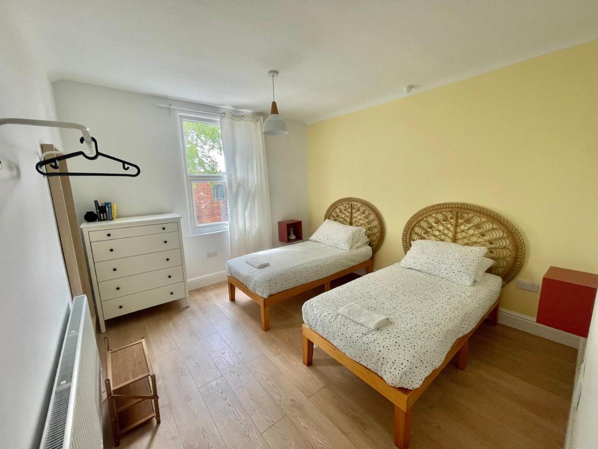 Beautiful Family In The Heart Of Holiday home Swansea